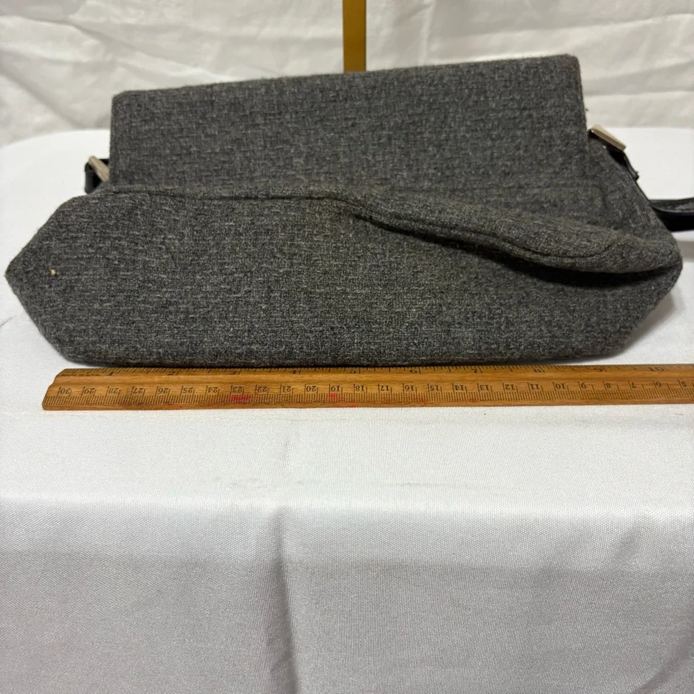 Baguette bag in grey wool and black leather with silver-tone hardware. - Picture 5 of 8